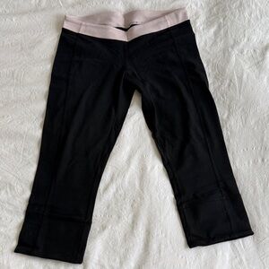 🇨🇦 Lululemon Athletica Black and Pink running capris